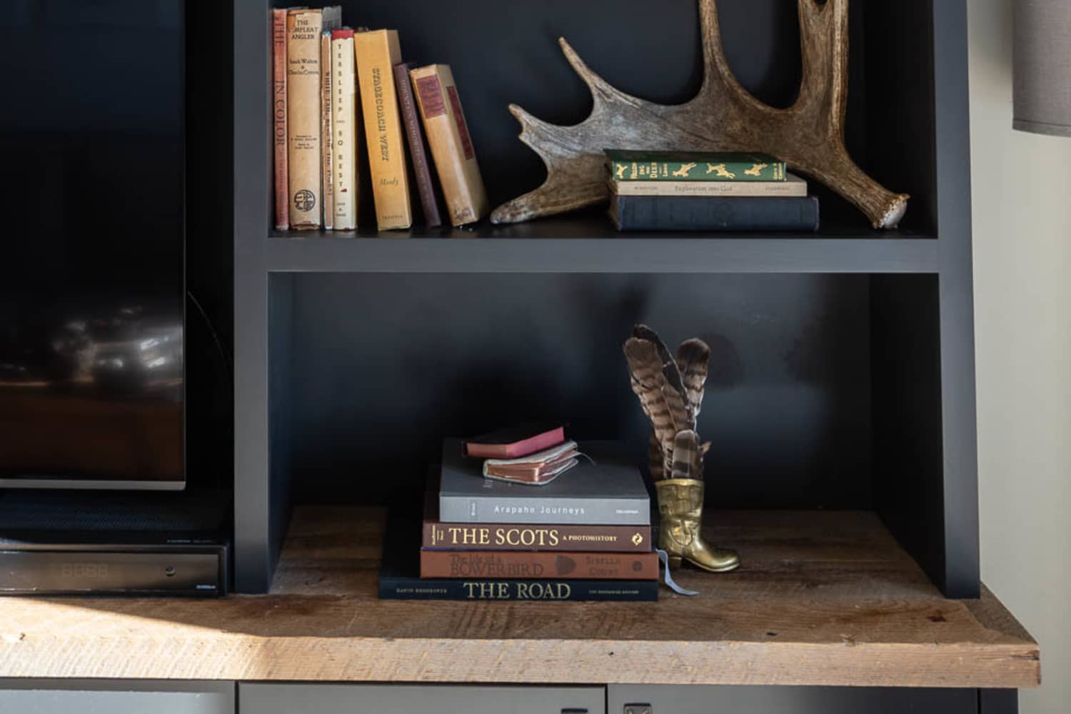 The Best Ways To Store Books In Your Bedroom Priviglaze